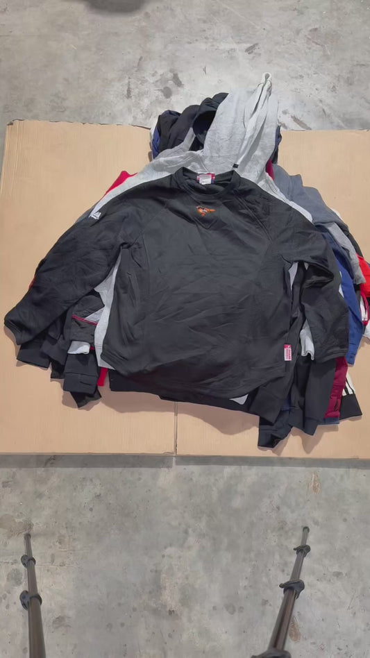 BULK 197 - 32 SWEATS MIX SMALL SIZE