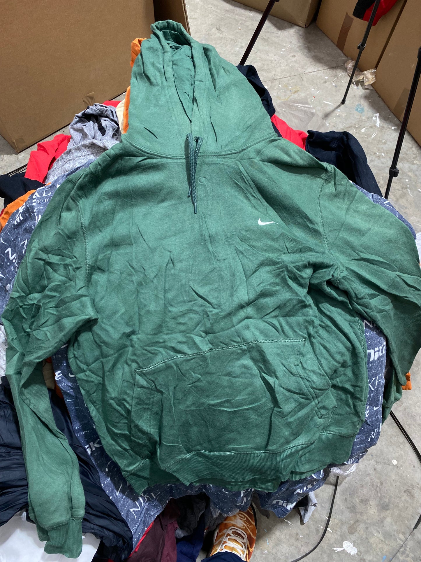 BOX VINTAGE - x25 NIKE SWEAT HOODIES