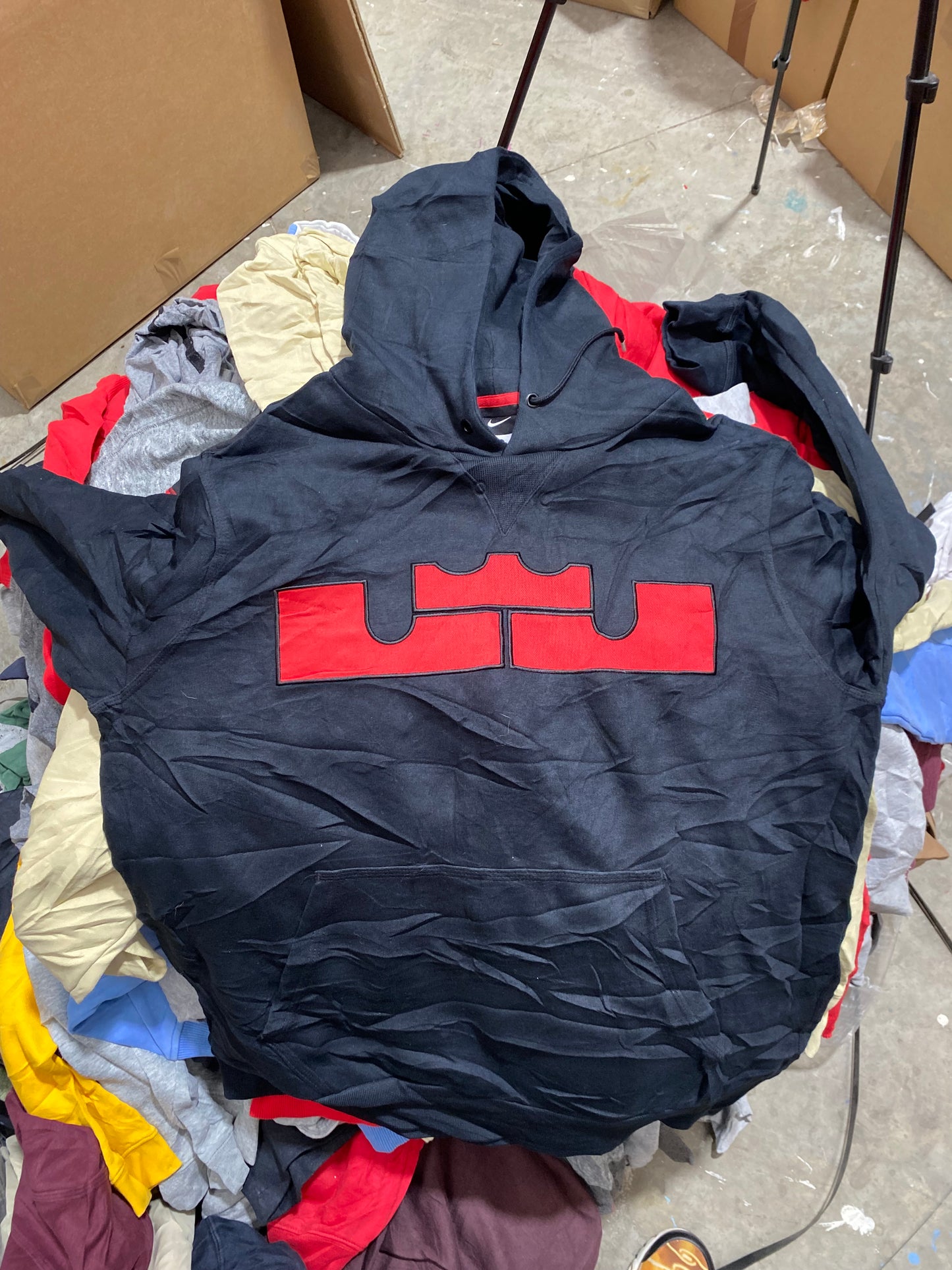 BOX VINTAGE - x25 NIKE SWEAT HOODIES